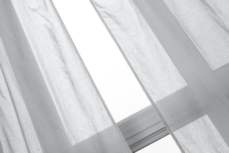 Ventajas de colocar cortinas blancas por Toldos Jaén