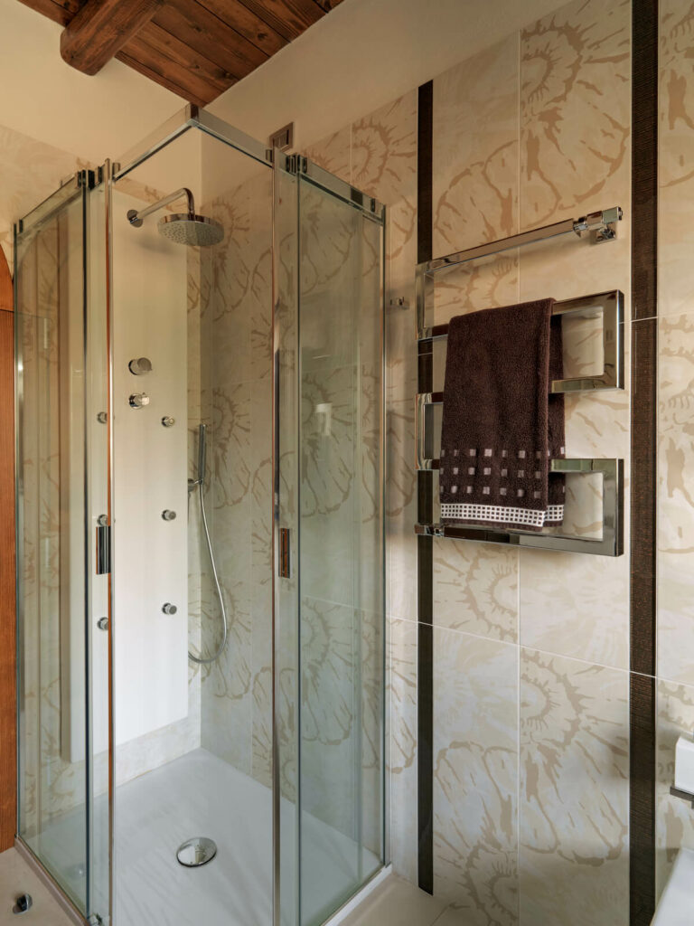Mamparas de baño correderas: Una solución para ahorrar espacio en el baño